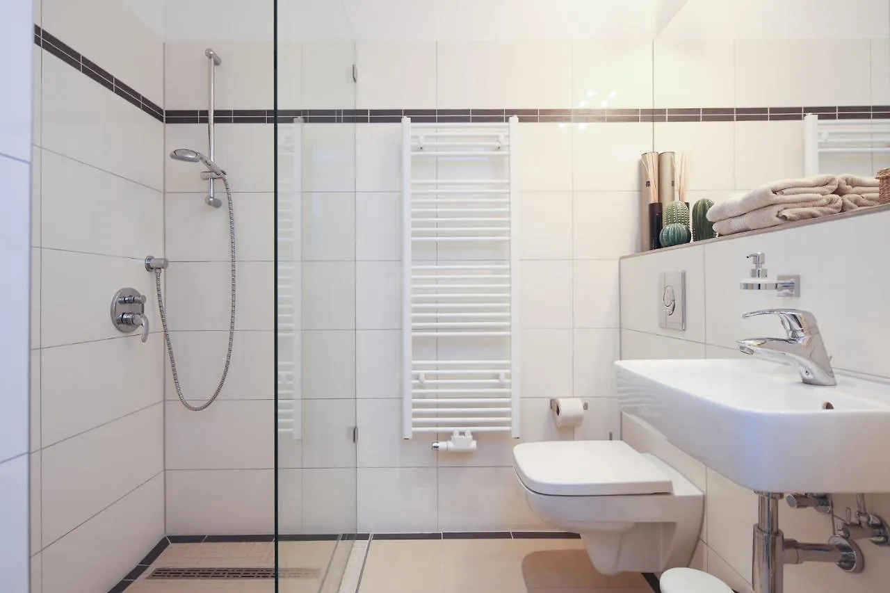 4 Personen Altbau nahe Kurfürstendamm Berlin Apartment
