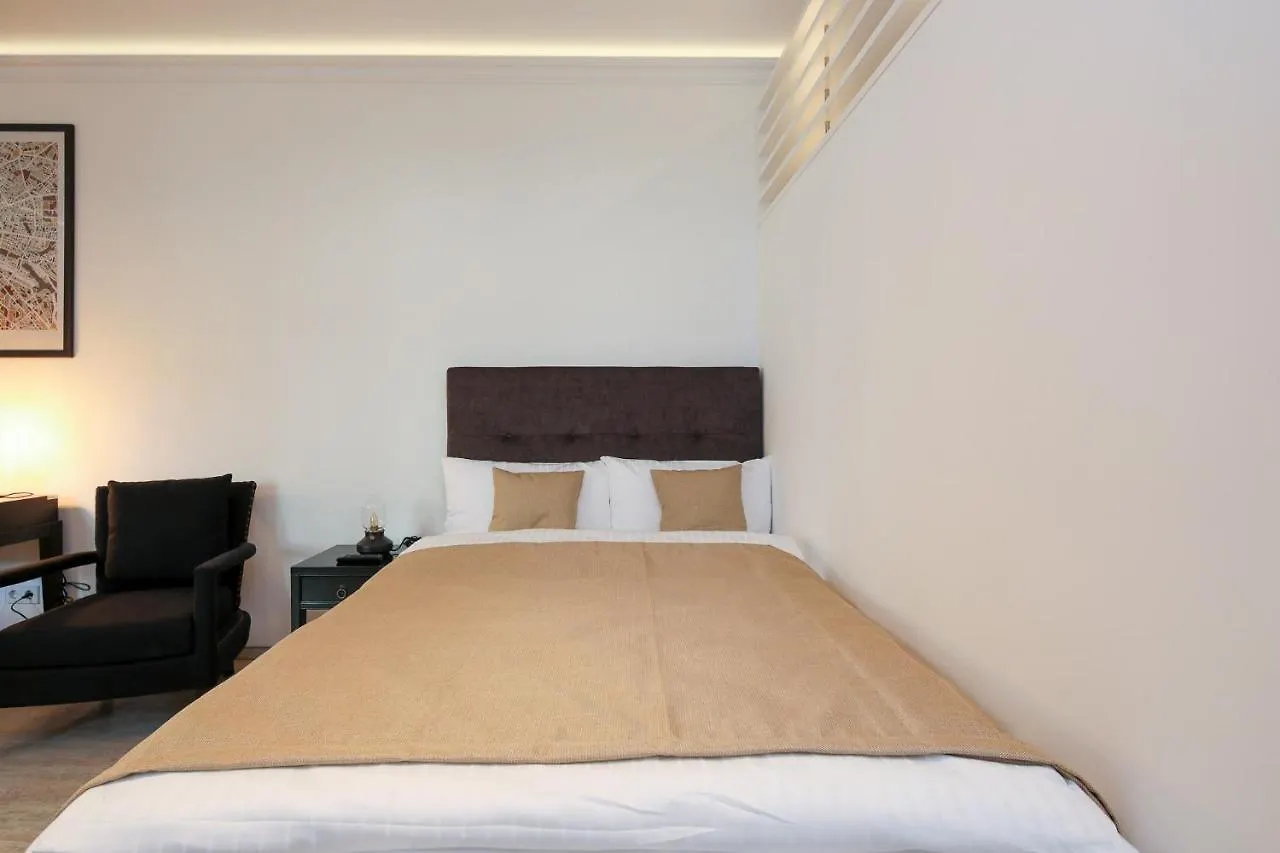 4 Personen Altbau nahe Kurfürstendamm Berlin Apartment