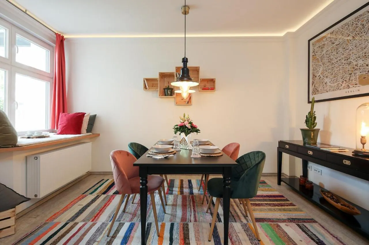 4 Personen Altbau Nahe Kurfuerstendamm - Macbeth Berlin 0*,  Germany